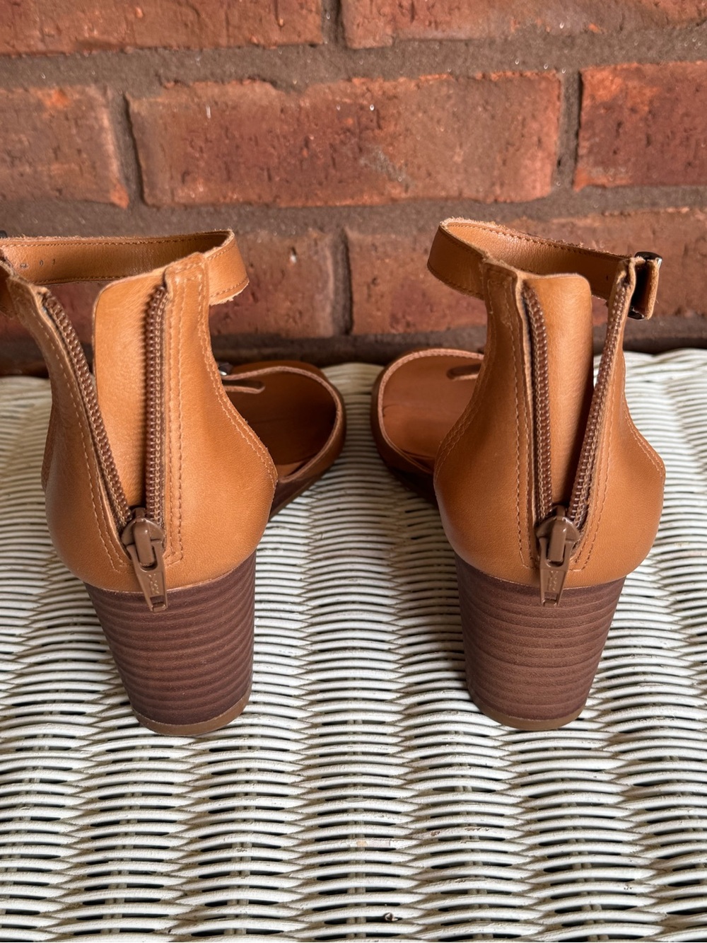 Lucky Brand Women’s Tan Leather Ankle-Strap Sandals - Picture 3 of 7